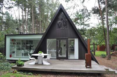 Треугольный дом для гостей