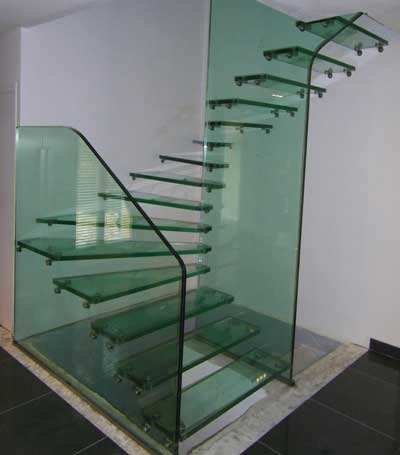 Лестница из мультиплекс-стекла